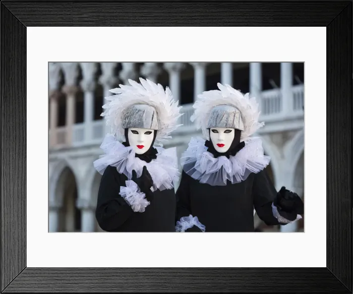 Framed Print : Two poseurs dressed as identical twins pose in St Marks Square during the Venice