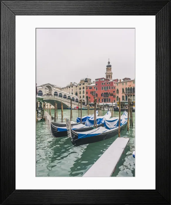 Framed Print : Rialto bridge, Venice, Veneto, Italy. Gondolas with snow Framed Print : Rialto bridge, Venice, Veneto, Italy. Gondolas with snow