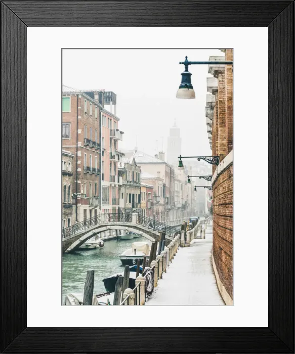 Framed Print : Venice, Veneto, Italy. Canal in Dorsoduro with snow Framed Print : Venice, Veneto, Italy. Canal in Dorsoduro with snow