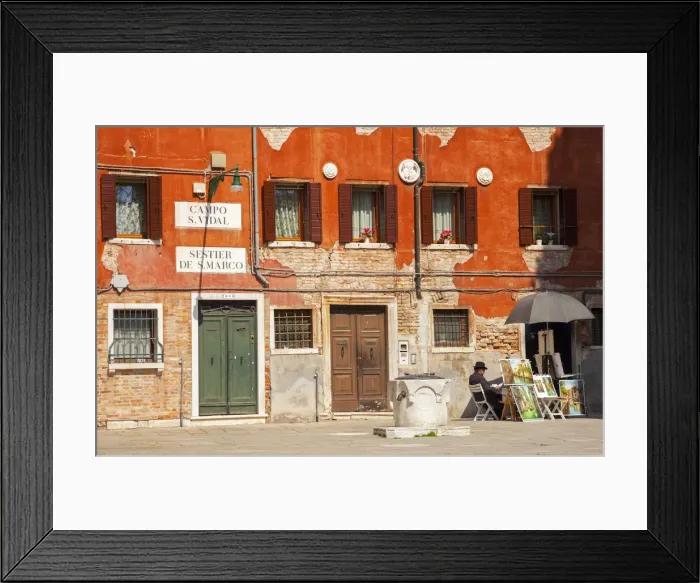 Framed Print : Artist on the Campo San Vidal, Venice, Veneto, Italy