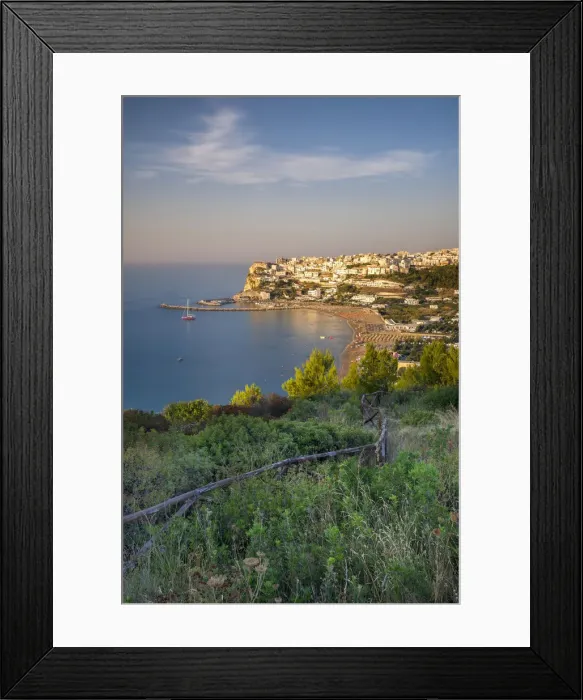 Framed Print : Italy, Apulia, Puglia. Foggia district, Gargano. Peschici Framed Print : Italy, Apulia, Puglia. Foggia district, Gargano. Peschici