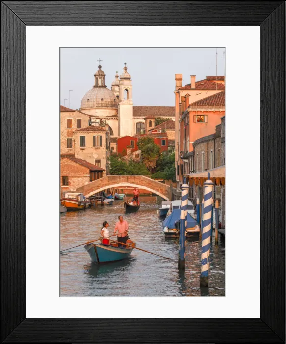 Framed Print : Gondola on the Rio Ognissanti, Chiesa di Santa Maria del Rosario, Venecia, Veneto, Italy Framed Print : Gondola on the Rio Ognissanti, Chiesa di Santa Maria del Rosario, Venecia, Veneto, Italy