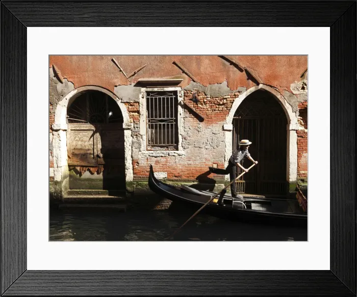 Framed Print : Gondolier on the Rio della Fava, Venice, Veneto, Italy Framed Print : Gondolier on the Rio della Fava, Venice, Veneto, Italy