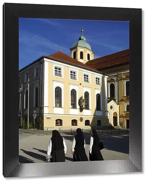 Nuns on the Kapellplatz Suare, Altoetting, Chiemgau, Bavaria, Germany