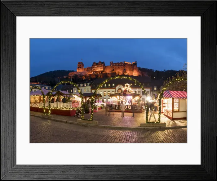 Framed Print : Christmas market on the Karls square in Heidelberg, Baden-Württemberg Framed Print : Christmas market on the Karls square in Heidelberg, Baden-Württemberg