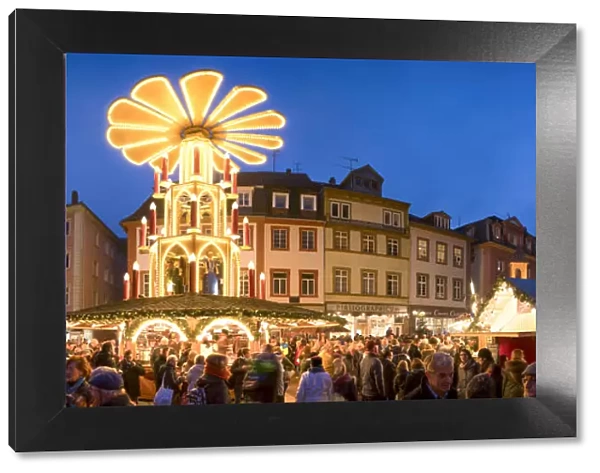 Christmas market on the market square in Heidelberg, Baden-WAorttemberg, Germany