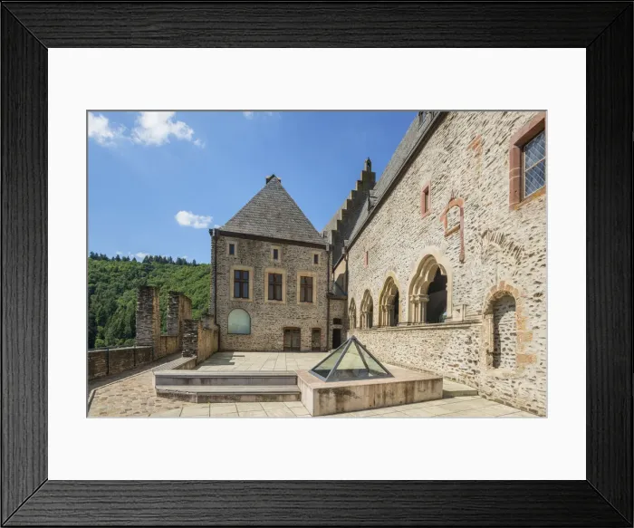 Framed Print : Inner courtyard at Vianden castle, Kanton Vianden, Luxembourg Framed Print : Inner courtyard at Vianden castle, Kanton Vianden, Luxembourg