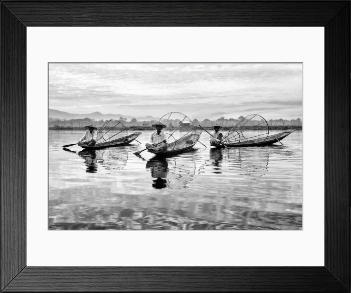 Framed Print : Traditional Intha fishermen, Inle Lake, Shan State, Burma / Myanmar Framed Print : Traditional Intha fishermen, Inle Lake, Shan State, Burma / Myanmar