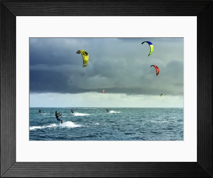 Framed Print : Kitesurfing off the Le Morne Peninsula, Mauritius, Indian Ocean Framed Print : Kitesurfing off the Le Morne Peninsula, Mauritius, Indian Ocean