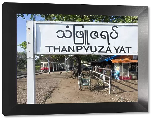 Asia, Southeast Asia, Myanmar, Thanpyuzayat  /  Thanbyuzayat, railway station