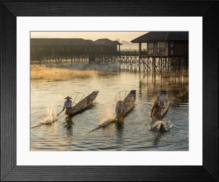 Framed Print : Leg-rowing fishermen of Inle Lake at dawn, Shan State, Myanmar Framed Print : Leg-rowing fishermen of Inle Lake at dawn, Shan State, Myanmar