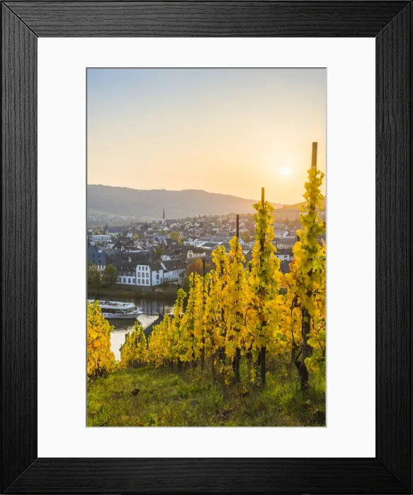 Framed Print : Bernkastel-Kues, Bernkastel-Wittlich district, Rhineland-Palatinate, Germany