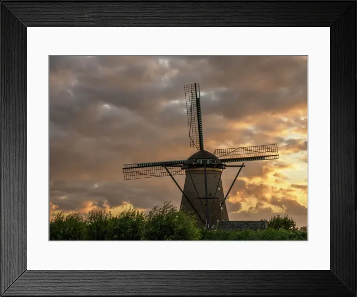 Framed Print : Windmill in Kinderdijk at sunset, UNESCO World Heritage Site, South Holland Framed Print : Windmill in Kinderdijk at sunset, UNESCO World Heritage Site, South Holland