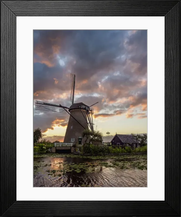 Framed Print : Windmill in Kinderdijk at sunset, UNESCO World Heritage Site, South Holland Framed Print : Windmill in Kinderdijk at sunset, UNESCO World Heritage Site, South Holland
