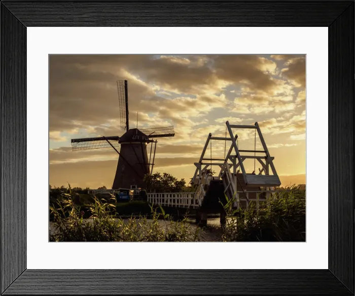 Framed Print : Windmill in Kinderdijk at sunset, UNESCO World Heritage Site, South Holland Framed Print : Windmill in Kinderdijk at sunset, UNESCO World Heritage Site, South Holland