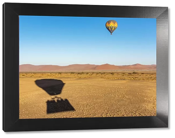 Africa, Namibia, Sossusvlei. Ballooning over the namib desert