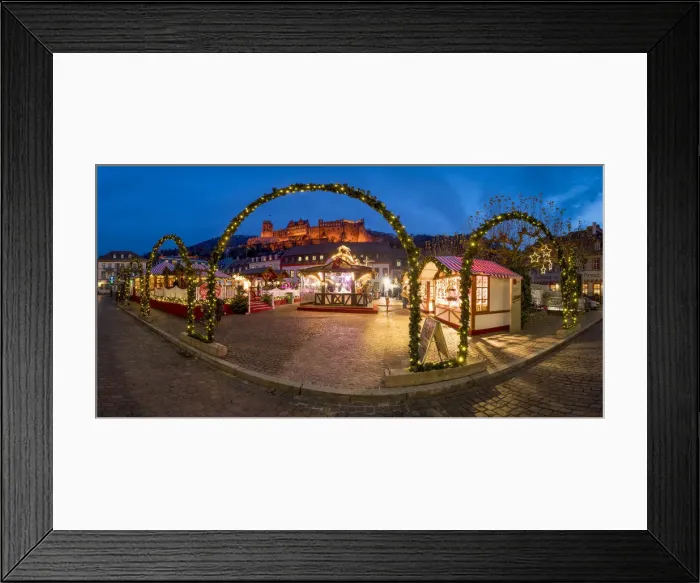Framed Print : Christmas market at the Karlsplatz in Heidelberg, Baden-Wurttemberg, Germany Framed Print : Christmas market at the Karlsplatz in Heidelberg, Baden-Wurttemberg, Germany