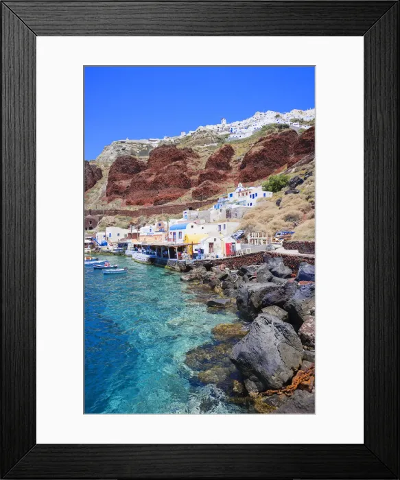 Framed Print : Ammoudi fishing village overlooked by Oia village on the cliff top above, Oia, Santorini