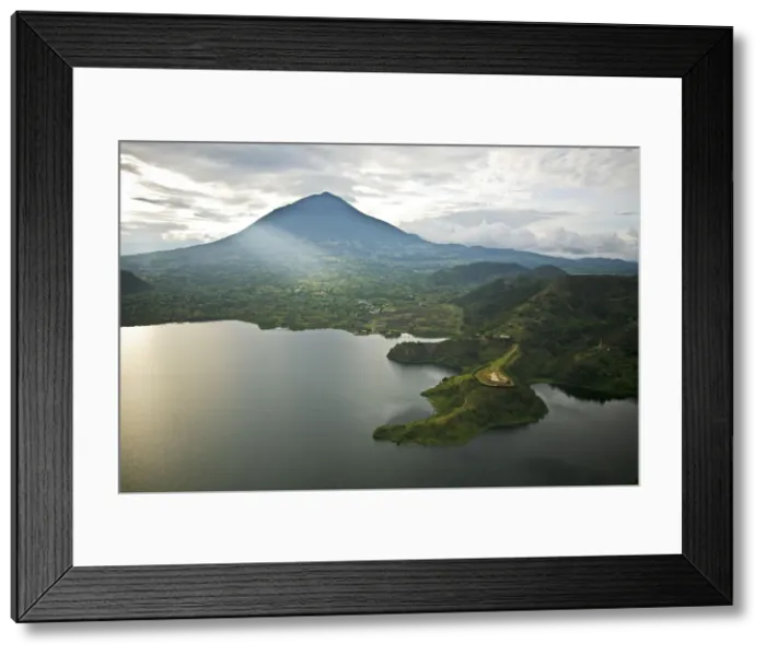 Framed Print : Rwanda. Lake Burero reaches out underneath the volcanoes Framed Print : Rwanda. Lake Burero reaches out underneath the volcanoes