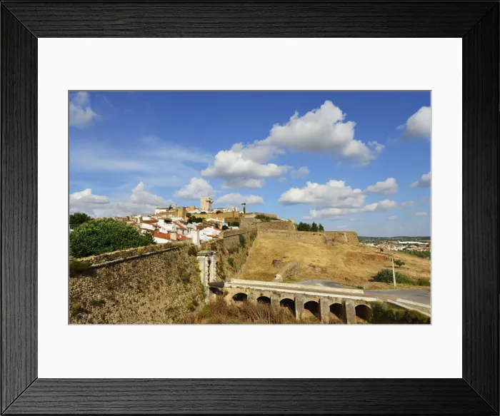 Framed Print : The medieval walled city of Estremoz. Alentejo, Portugal Framed Print : The medieval walled city of Estremoz. Alentejo, Portugal