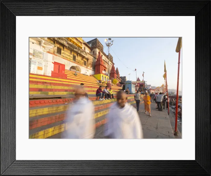 Framed Print : Varanasi, Uttar Pradesh, India, Asia. Morning scene on the ghats Framed Print : Varanasi, Uttar Pradesh, India, Asia. Morning scene on the ghats