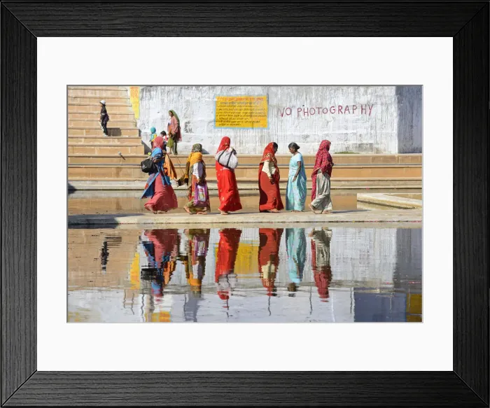 Framed Print : Women at the Holy Baths, Pushkar, Rajasthan, India Framed Print : Women at the Holy Baths, Pushkar, Rajasthan, India