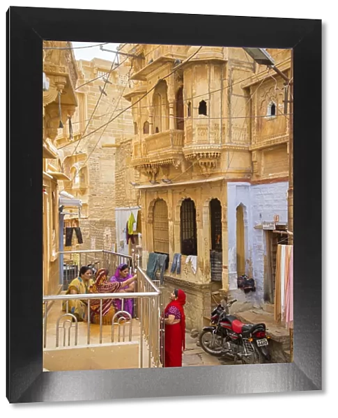 Asia, India, Rajasthan, Jaisalmer, Women talking in a street