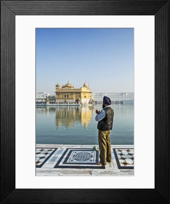 Framed Print : India, Punjab, Amritsar, a sikh pilgrim praying at the Golden Temple - the holiest Framed Print : India, Punjab, Amritsar, a sikh pilgrim praying at the Golden Temple - the holiest