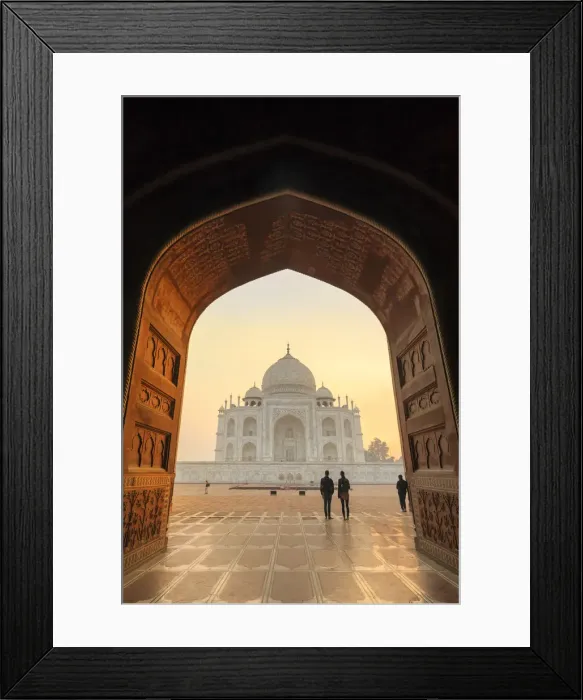 Framed Print : India, tourists visiting the Taj Mahal at sunrise Framed Print : India, tourists visiting the Taj Mahal at sunrise