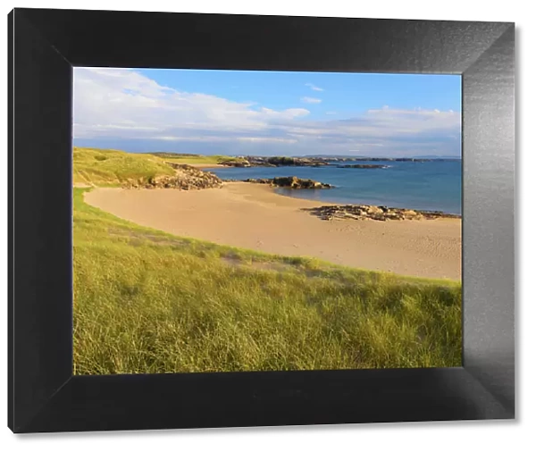 Ireland, Co. Donegal, Cruit island, Beach and sea grass