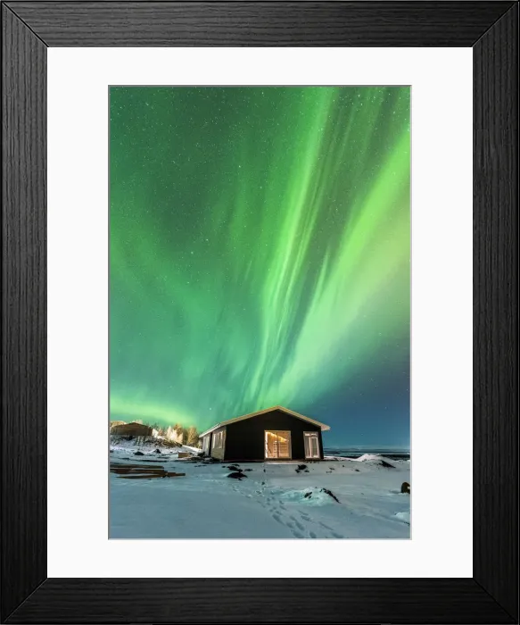 Framed Print : Laugarvatn, Iceland. Northern lights over typical Icelandic houses in winter Framed Print : Laugarvatn, Iceland. Northern lights over typical Icelandic houses in winter