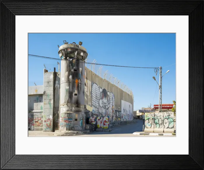 Framed Print : A lookout tower covered in graffiti along the Israeli West Bank Barrier wall, Bethlehem Framed Print : A lookout tower covered in graffiti along the Israeli West Bank Barrier wall, Bethlehem