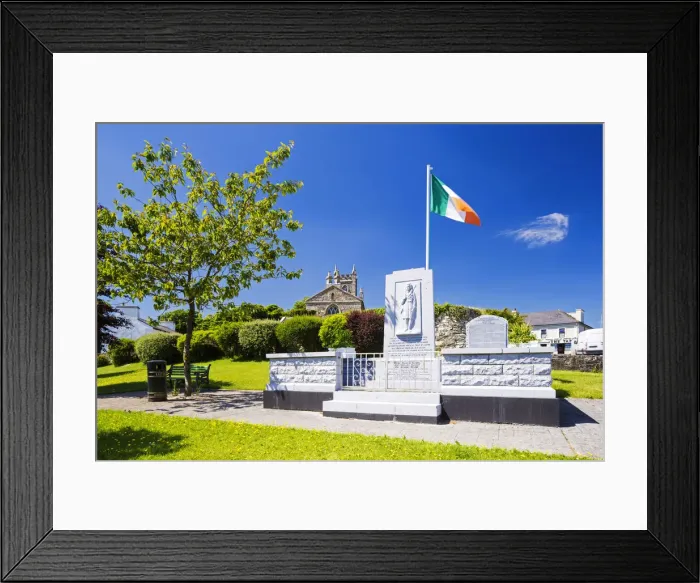 Framed Print : Ireland, County Roscommon, Ballinlough. A war memorial dedicated to the resistance