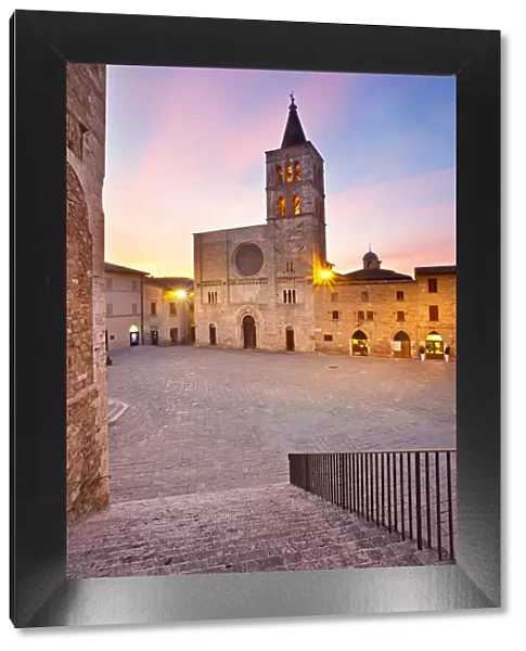 Italy, Umbria, Perugia district, Bevagna. Piazza Silvestri and San Michele Cathedral