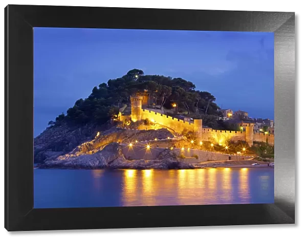 Spain, Catalonia, Costa Brava, Tossa de Mar, Overview of bay and castle at dusk