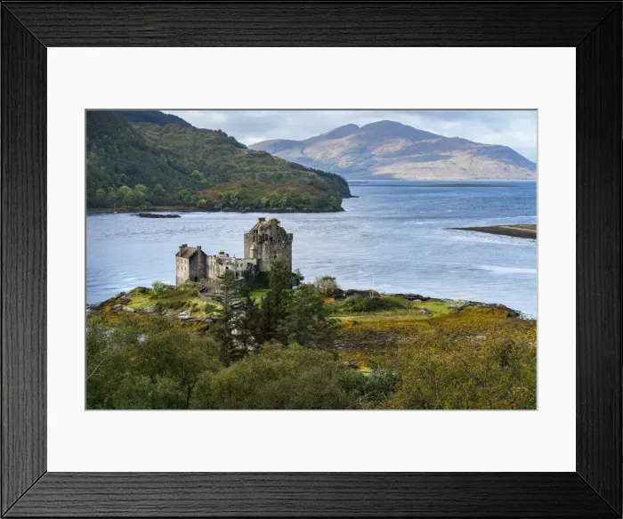 Framed Print : Eilean Donan Castle by Loch Duich, Dornie, Kyle of Lochalsh, The Highlands, Scotland Framed Print : Eilean Donan Castle by Loch Duich, Dornie, Kyle of Lochalsh, The Highlands, Scotland