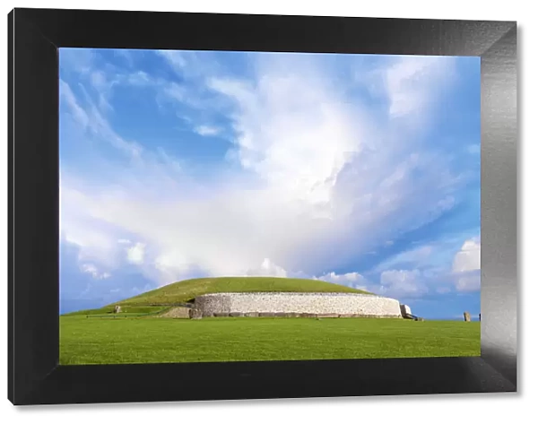 Ireland, Co. Meath, Newgrange, stone age passage tomb