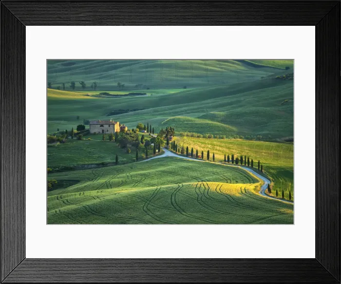 Framed Print : Europe, Italy, Tuscany, Toscana, Pienza, farmhouse in green landscape near Pienza Framed Print : Europe, Italy, Tuscany, Toscana, Pienza, farmhouse in green landscape near Pienza