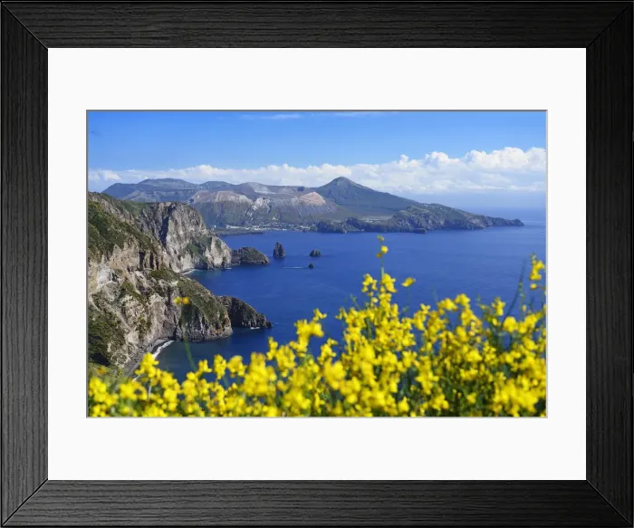 Framed Print : View from Belvedere Quattrocchi on Punta del Perciato, Pietralunga and the Gran craters Framed Print : View from Belvedere Quattrocchi on Punta del Perciato, Pietralunga and the Gran craters