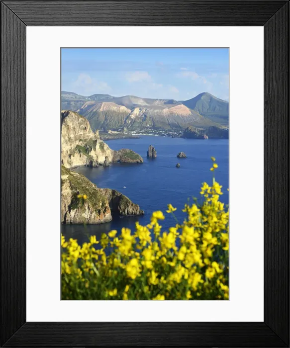 Framed Print : View from Belvedere Quattrocchi on Punta del Perciato, Pietralunga and the Gran craters Framed Print : View from Belvedere Quattrocchi on Punta del Perciato, Pietralunga and the Gran craters