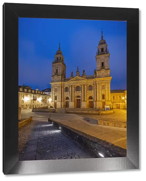 Spain, Galicia, Lugo, cathedral illuminated at night