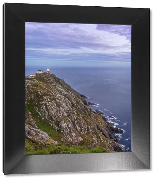 Spain, Galicia, Finisterre, Finisterre lighthouse at dusk