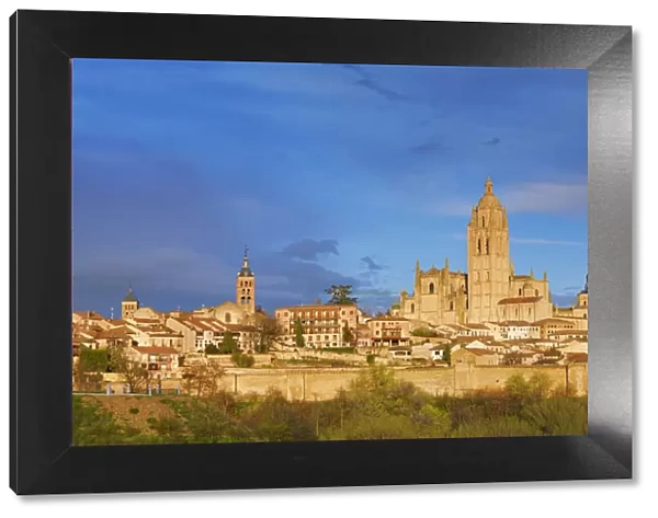 Spain, Castile and Leon, Segovia, Panorama of cathedral at sunset
