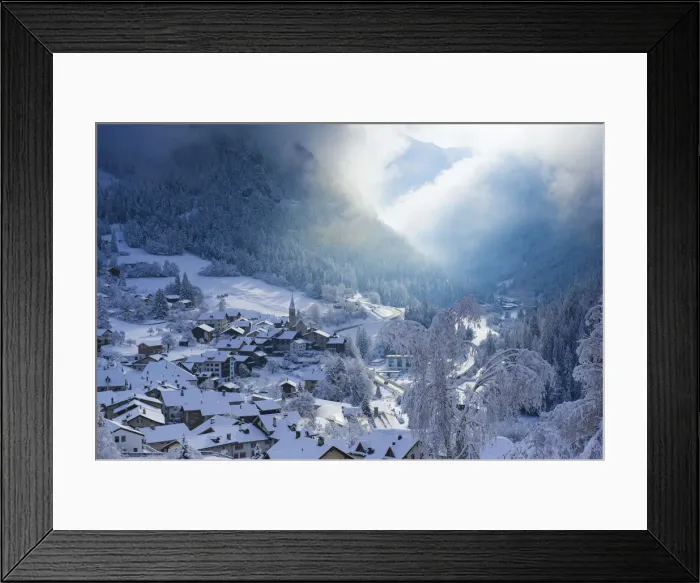 Framed Print : The small town of Filisur with snow in winter. Switzerland, Europe Framed Print : The small town of Filisur with snow in winter. Switzerland, Europe