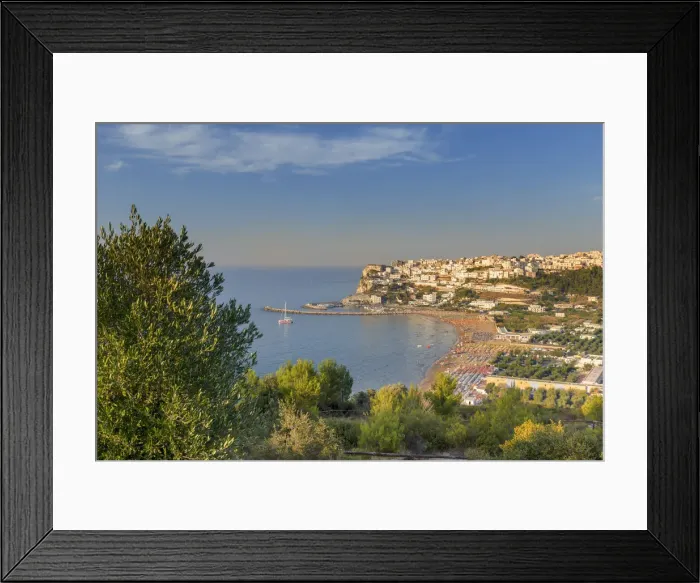 Framed Print : Italy, Apulia, Puglia. Foggia district, Gargano. Peschici