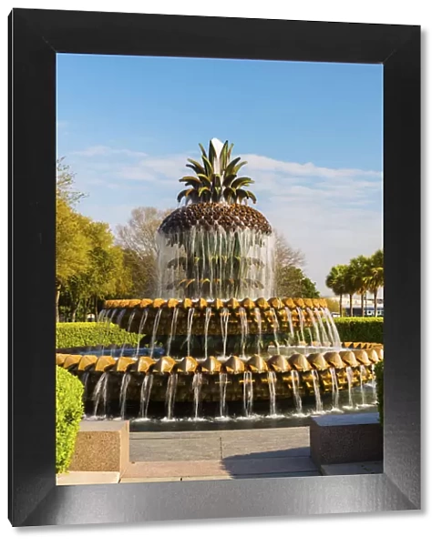 USA, Charleston historical district. Pineapple fountain in waterfront park