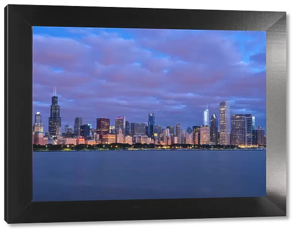 USA, Illinois, Midwest, Cook County, Chicago, Skyline and Lake Michigan