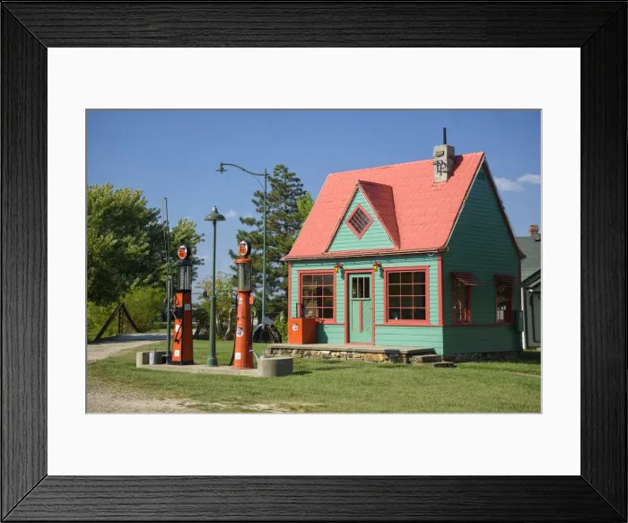 Framed Print : USA, Midwest, Missouri, Route 66, Carthage, Red Oak II, village, old gas station Framed Print : USA, Midwest, Missouri, Route 66, Carthage, Red Oak II, village, old gas station