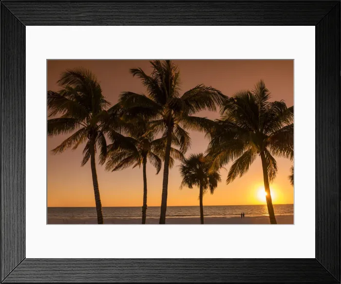 Framed Print : Couple on Beach at Sunset, Fort Myers Beach, Florida, USA Framed Print : Couple on Beach at Sunset, Fort Myers Beach, Florida, USA