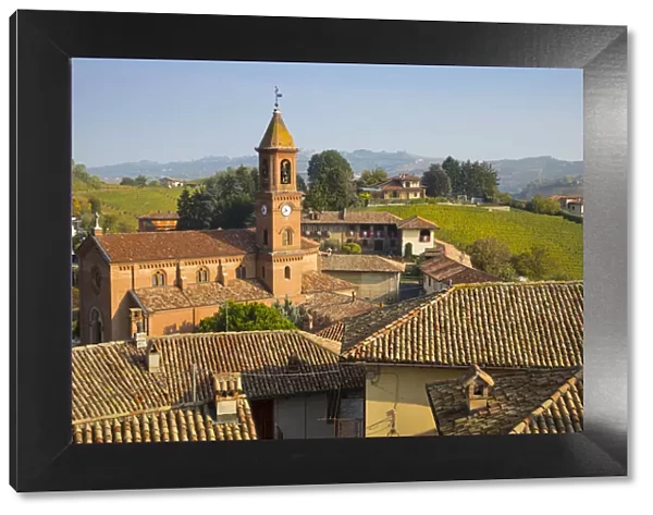 Italy, Piedmont (Piemonte), Cuneo District, Langhe, Serralunga di Alba, Chiesa di